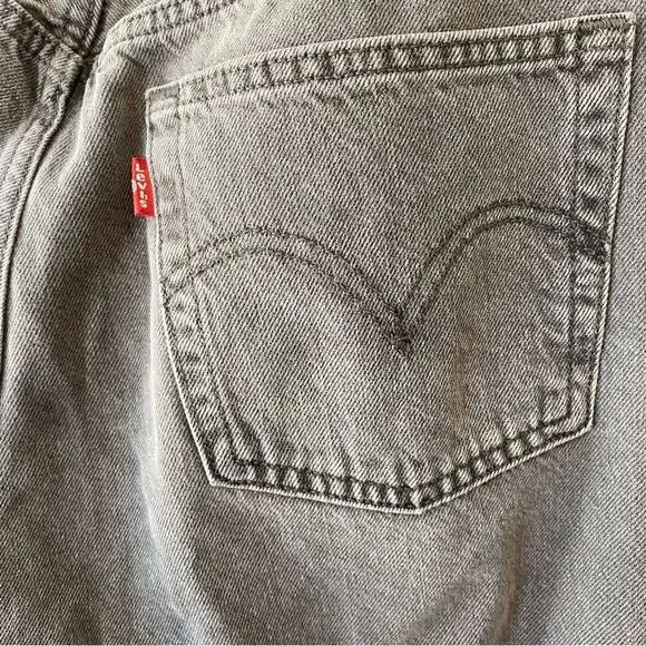 Levi’s 501 High Rise Raw Hem Straight Leg Cropped Jeans in Get Off My Cloud - Picture 12 of 15